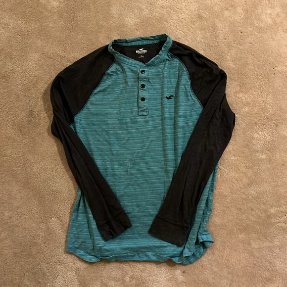 Two Hollister shirts - Picture 4 of 5
